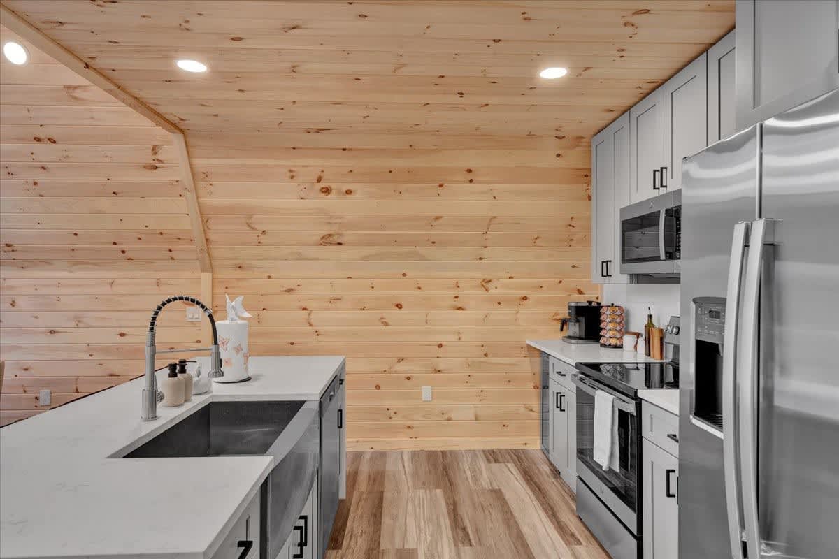 Pines A-Frame Cabin | Sauna | HotTub 