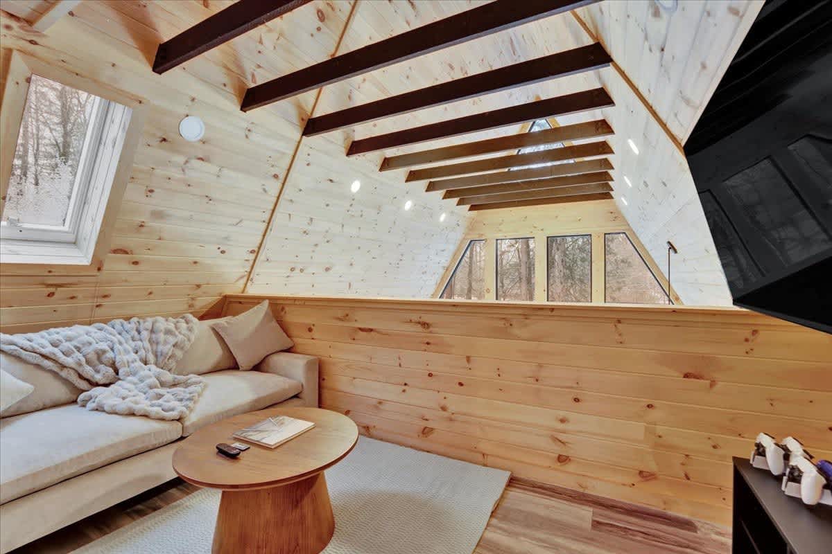 Pines A-Frame Cabin | Sauna | HotTub 
