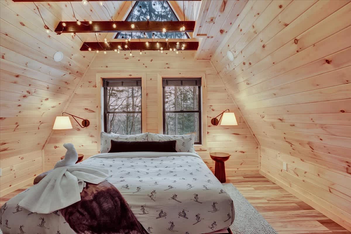 Pines A-Frame Cabin | Sauna | HotTub 