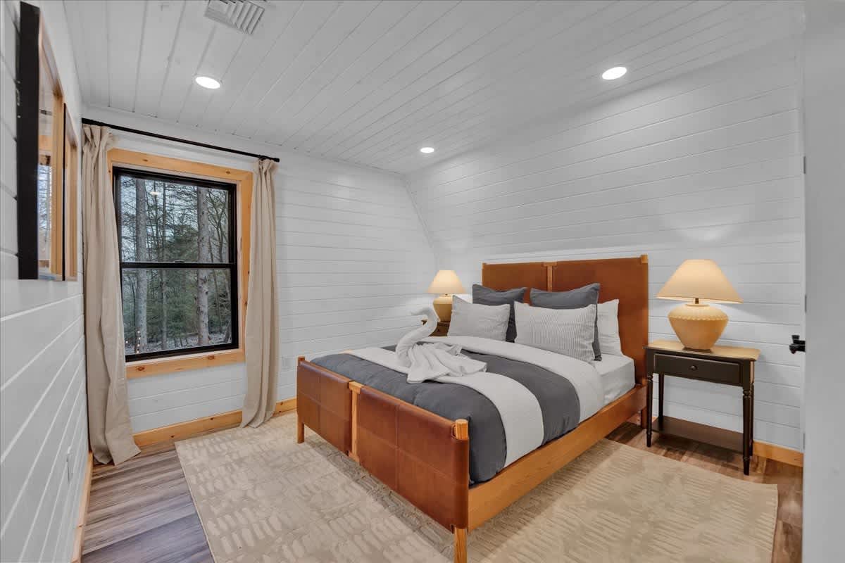 Pines A-Frame Cabin | Sauna | HotTub 