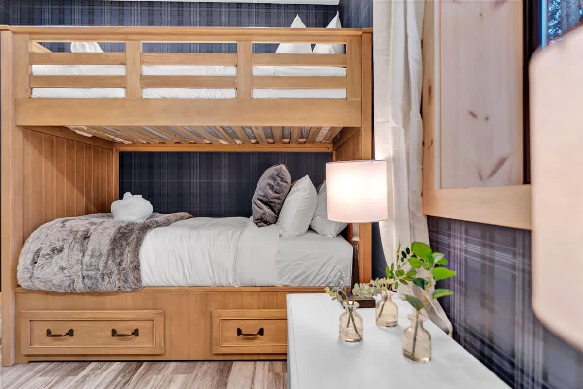 Pines A-Frame Cabin | Sauna | HotTub 