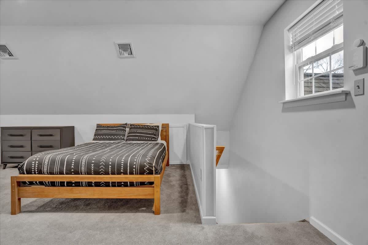 Pocono Gem | Hot Tub | Sauna | 7 mins to Skiing