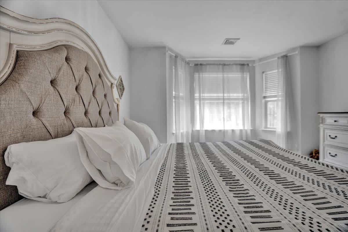 Pocono Gem | Hot Tub | Sauna | 7 mins to Skiing