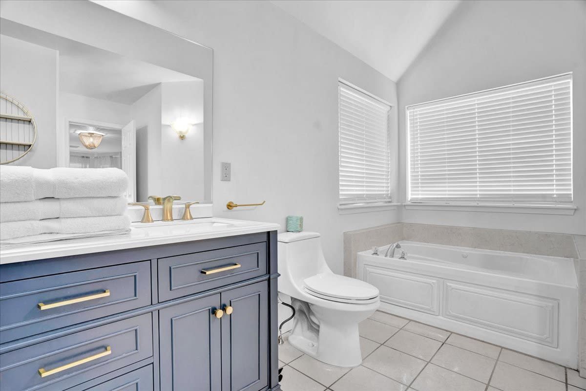 Pocono Gem | Hot Tub | Sauna | 7 mins to Skiing