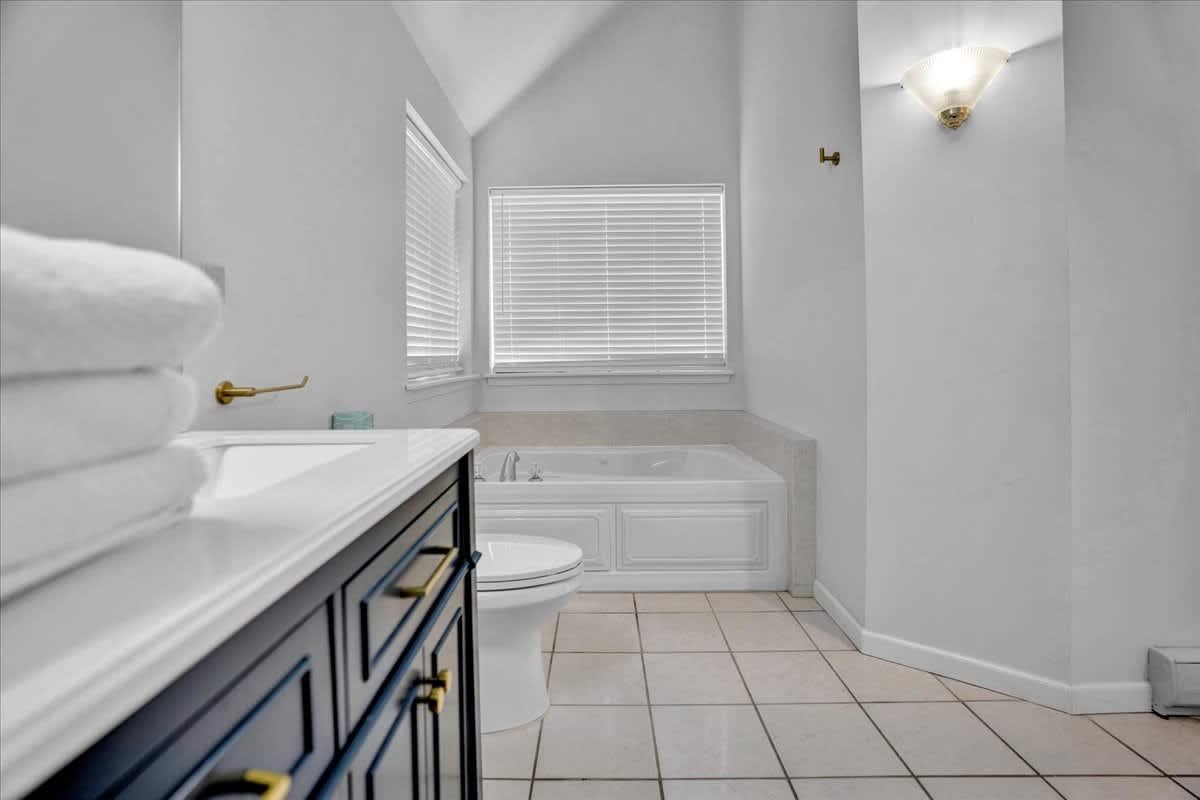 Pocono Gem | Hot Tub | Sauna | 7 mins to Skiing