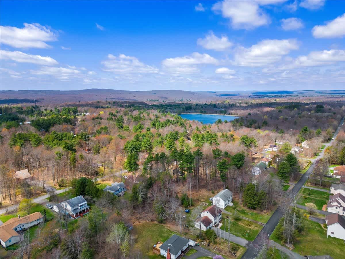 Pocono Gem | Hot Tub | Sauna | 7 mins to Skiing