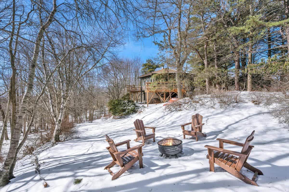 Emerald Lake Modern Treehouse | Hot Tub | Firepit