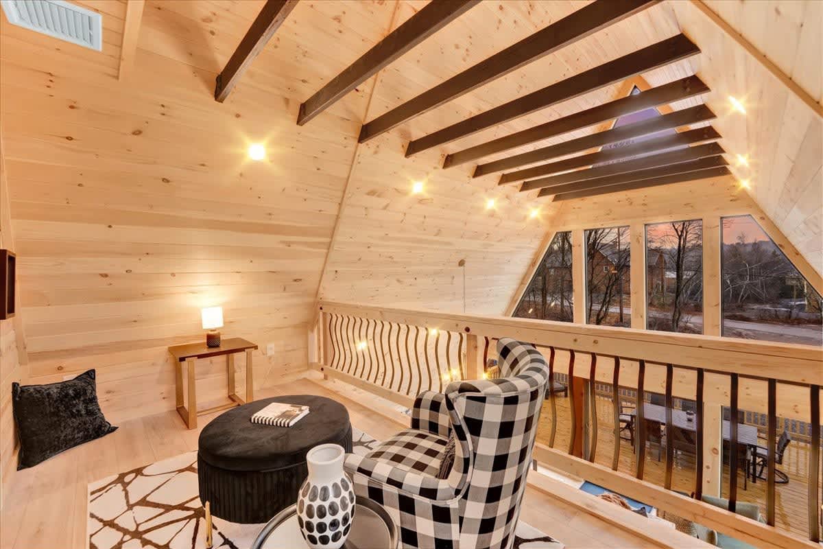 Black Lotus A-Frame | Hot Tub | Sauna | Firepit
