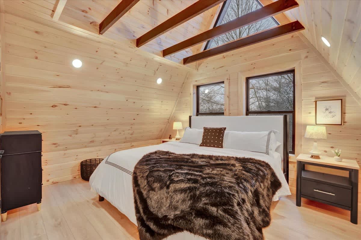 Black Lotus A-Frame | Hot Tub | Sauna | Firepit