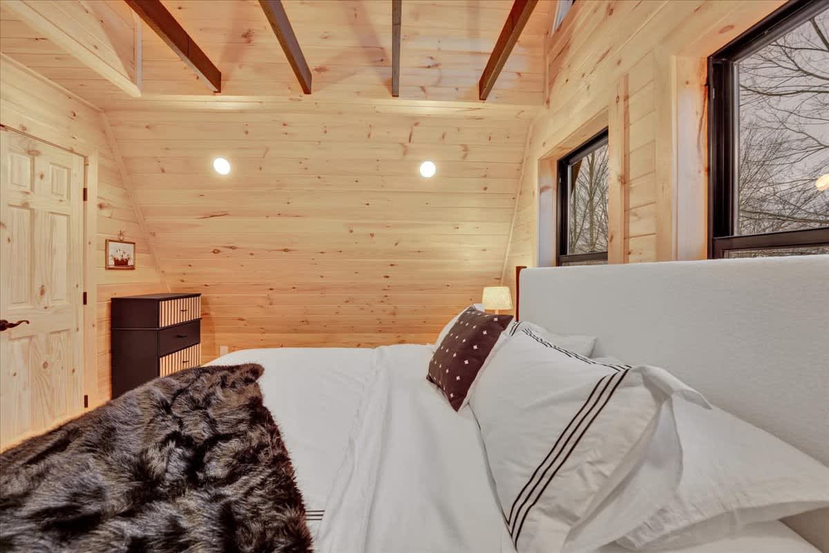 Black Lotus A-Frame | Hot Tub | Sauna | Firepit