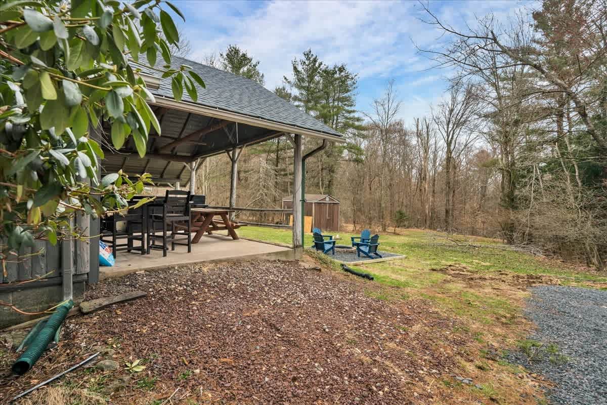 Modern Pocono Wilderness Cabin | Hot Tub | Firepit