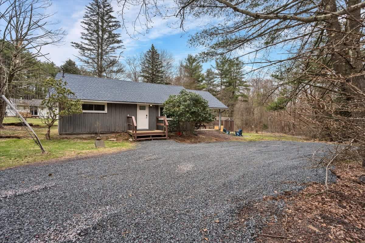 Modern Pocono Wilderness Cabin | Hot Tub | Firepit