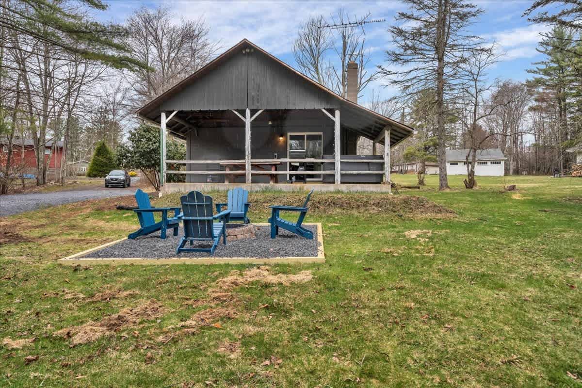 Modern Pocono Wilderness Cabin | Hot Tub | Firepit