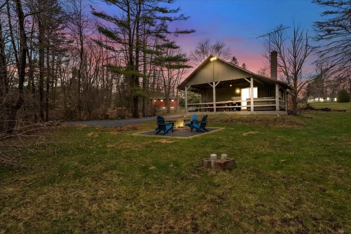 Modern Pocono Wilderness Cabin | Hot Tub | Firepit