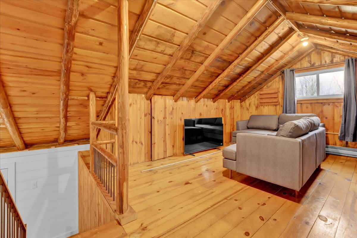 Modern Pocono Wilderness Cabin | Hot Tub | Firepit