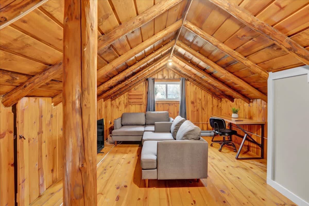 Modern Pocono Wilderness Cabin | Hot Tub | Firepit