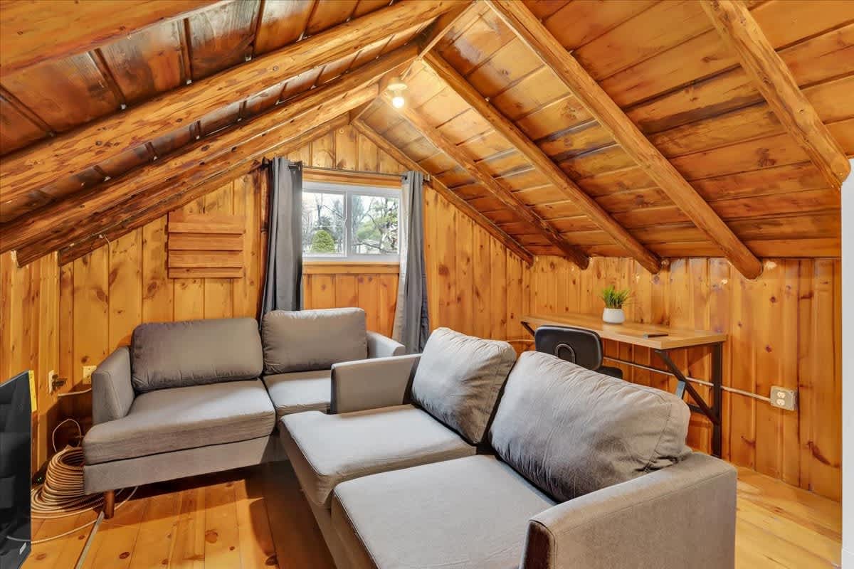 Modern Pocono Wilderness Cabin | Hot Tub | Firepit