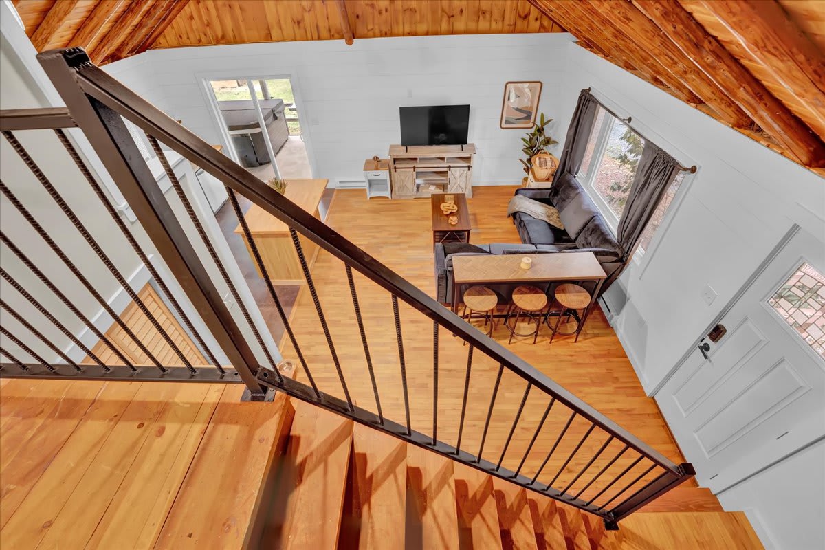 Modern Pocono Wilderness Cabin | Hot Tub | Firepit