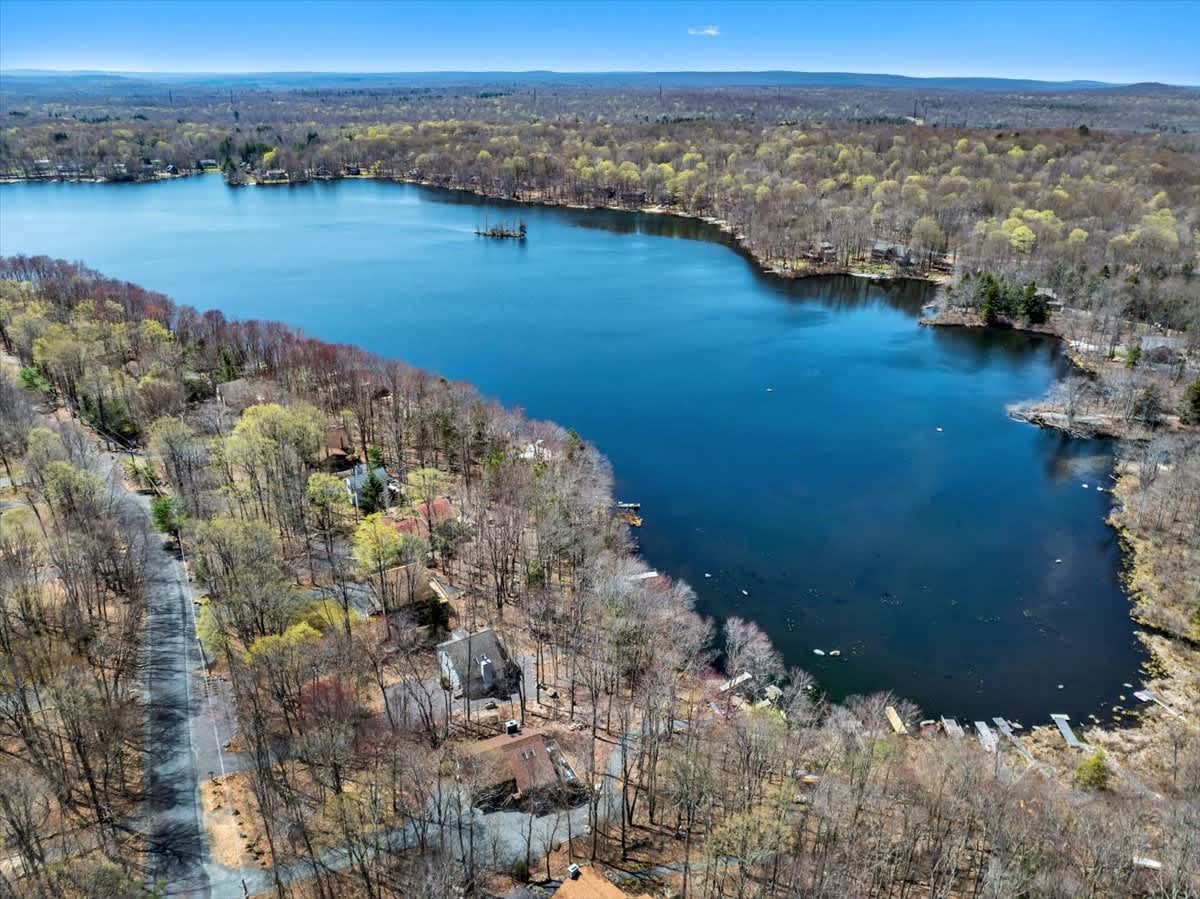 Lakefront Pocono Chalet | Dock | HotTub | Sauna