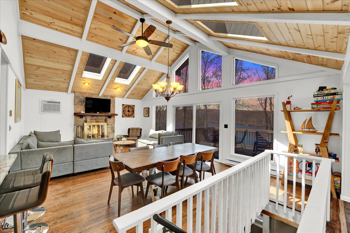 Lakefront Pocono Chalet | Dock | HotTub | Sauna — Big Bass Lake, PA — vacation rental