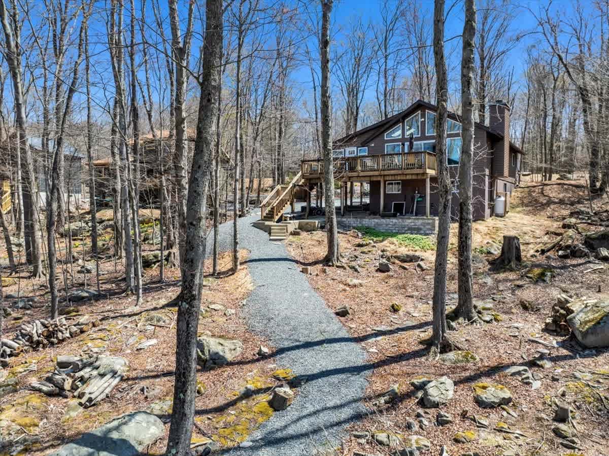 Lakefront Pocono Chalet | Dock | HotTub | Sauna