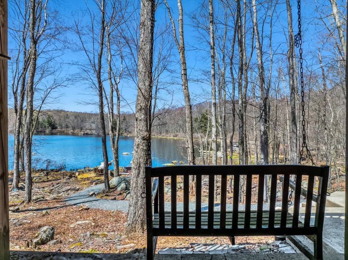 Lakefront Pocono Chalet | Dock | HotTub | Sauna