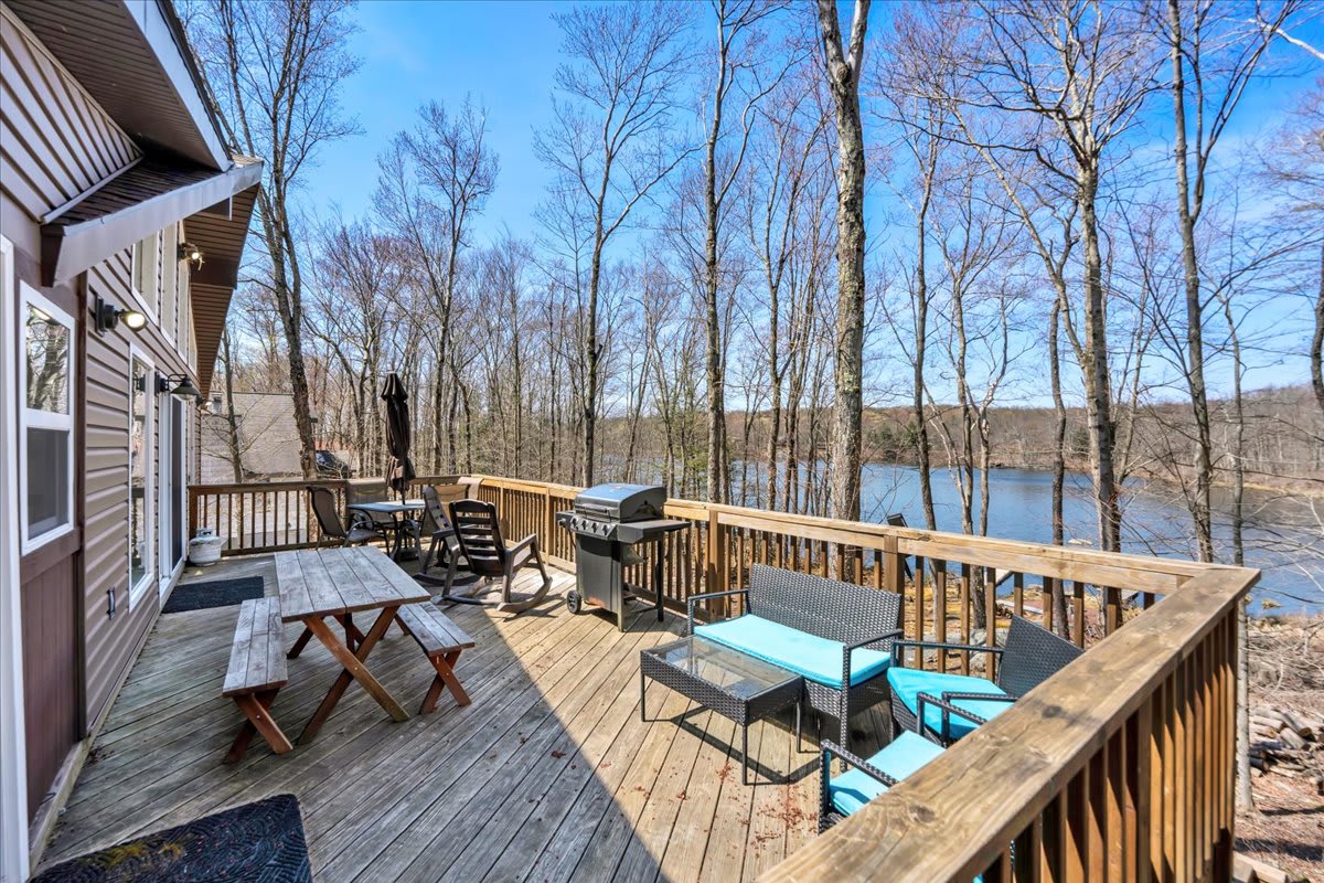 Lakefront Pocono Chalet | Dock | HotTub | Sauna