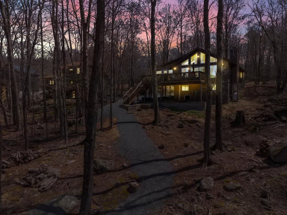 Lakefront Pocono Chalet | Dock | HotTub | Sauna