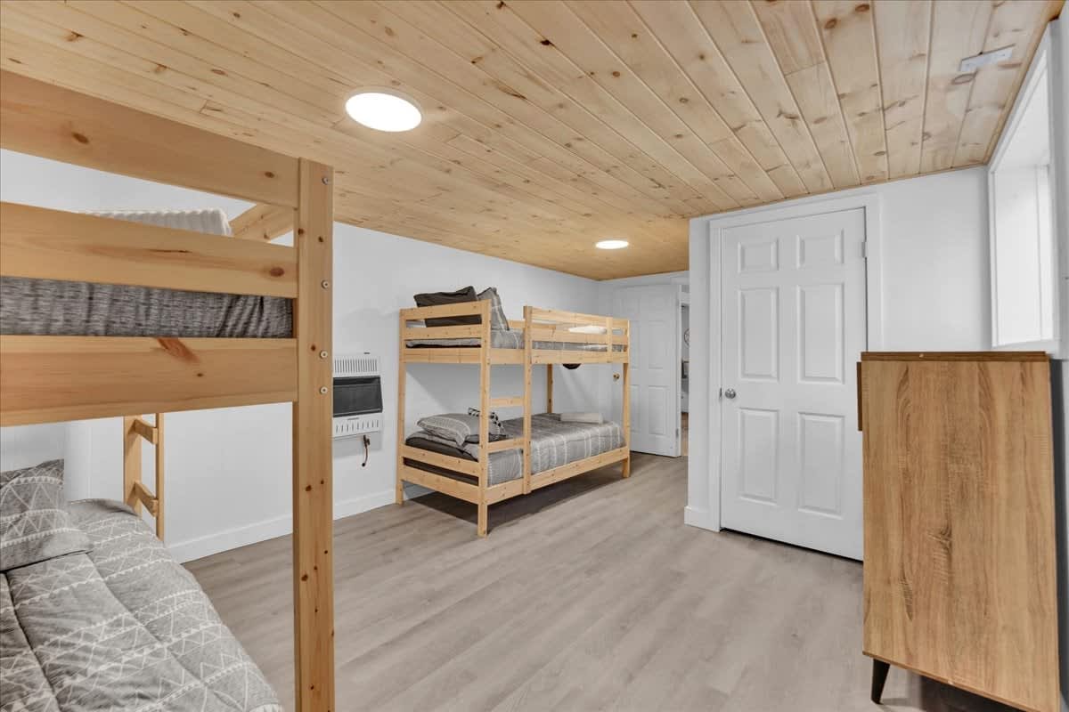 Lakefront Pocono Chalet | Dock | HotTub | Sauna