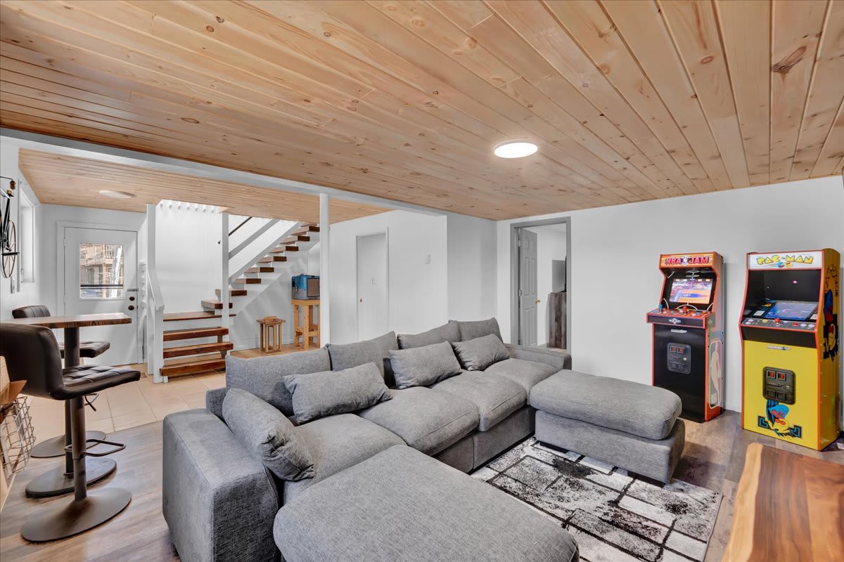Lakefront Pocono Chalet | Dock | HotTub | Sauna