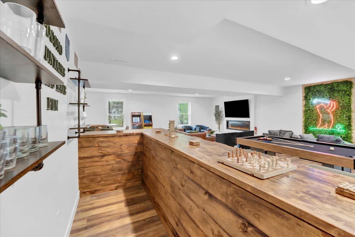 Modern Spacious Chalet | Hot Tub | Firepit | Games