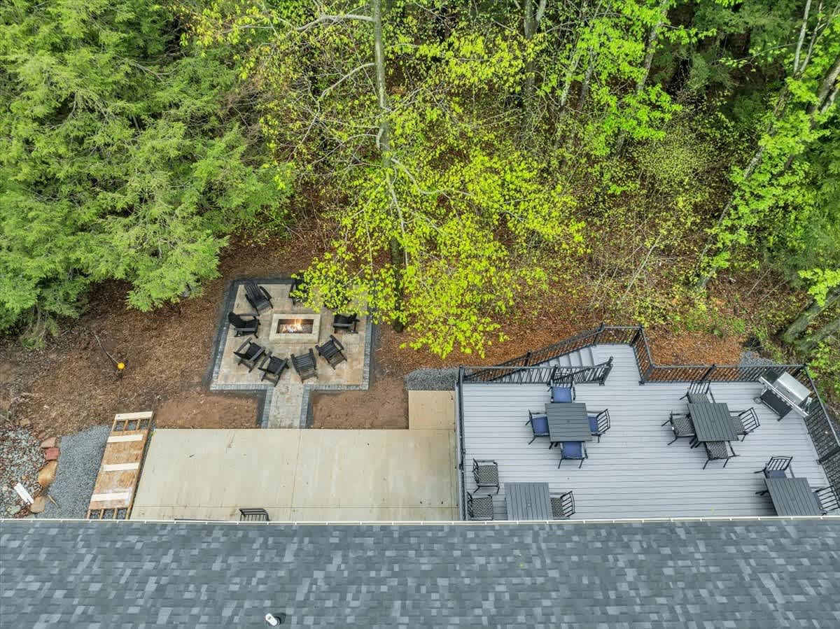 Modern Spacious Chalet | Hot Tub | Firepit | Games