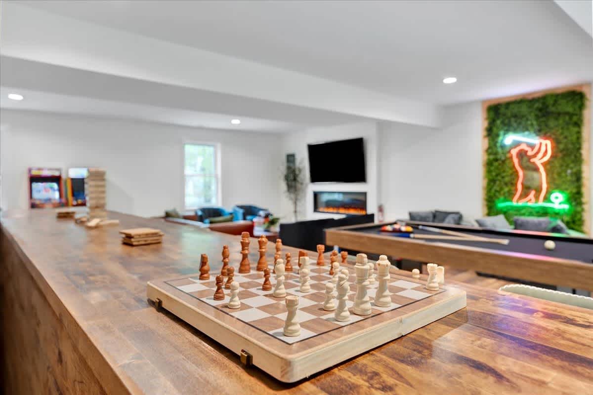 Modern Spacious Chalet | Hot Tub | Firepit | Games