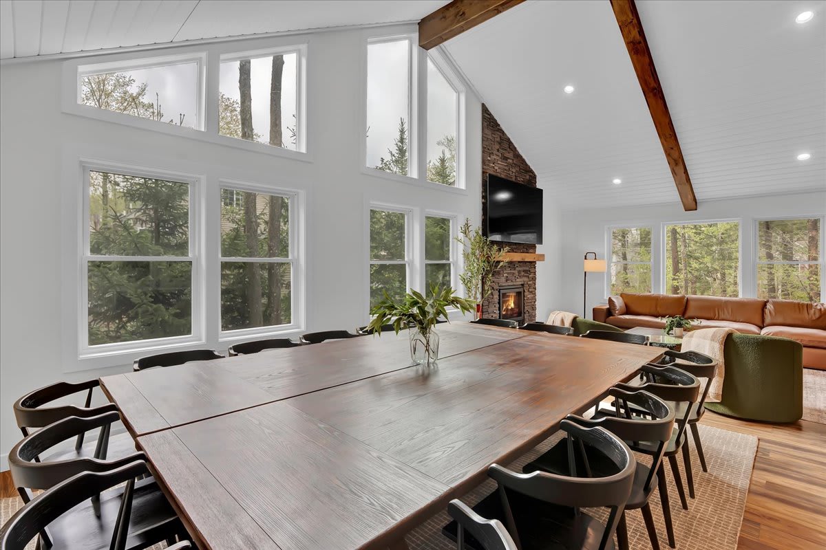 Modern Spacious Chalet | Hot Tub | Firepit | Games
