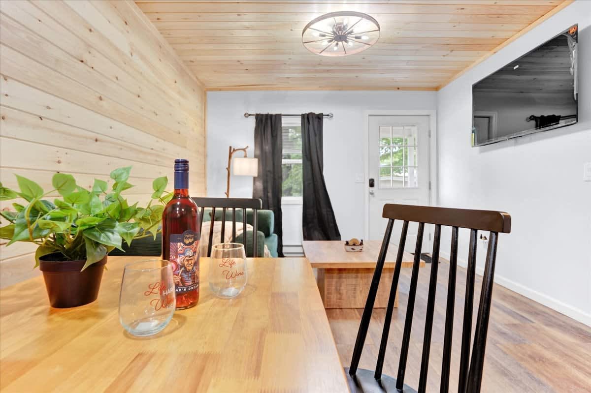 Elements Pocono Cottage | Firepit | Pickleball