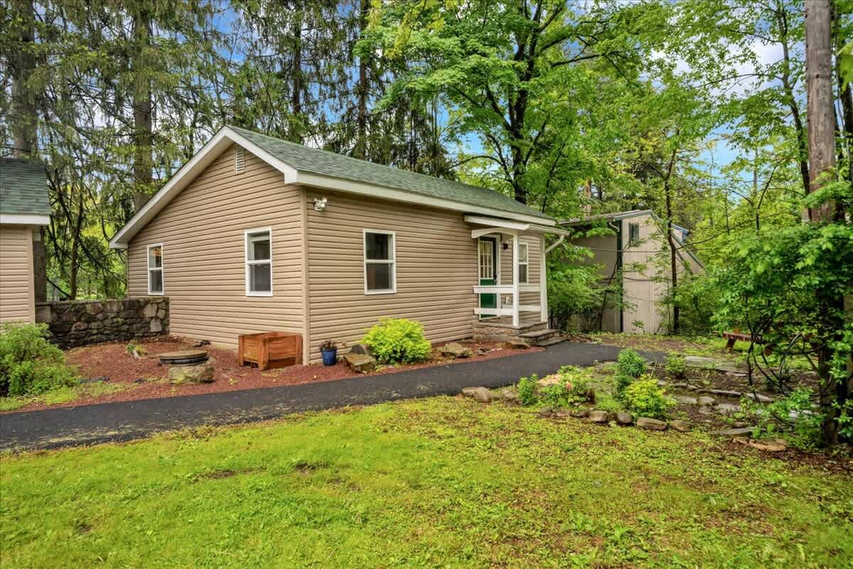 Elements Pocono Cottage | Firepit | Pickleball