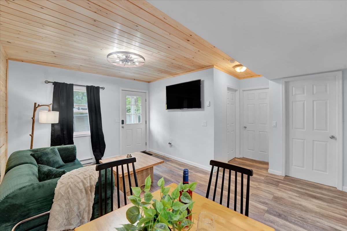 Elements Pocono Cottage | Firepit | Pickleball