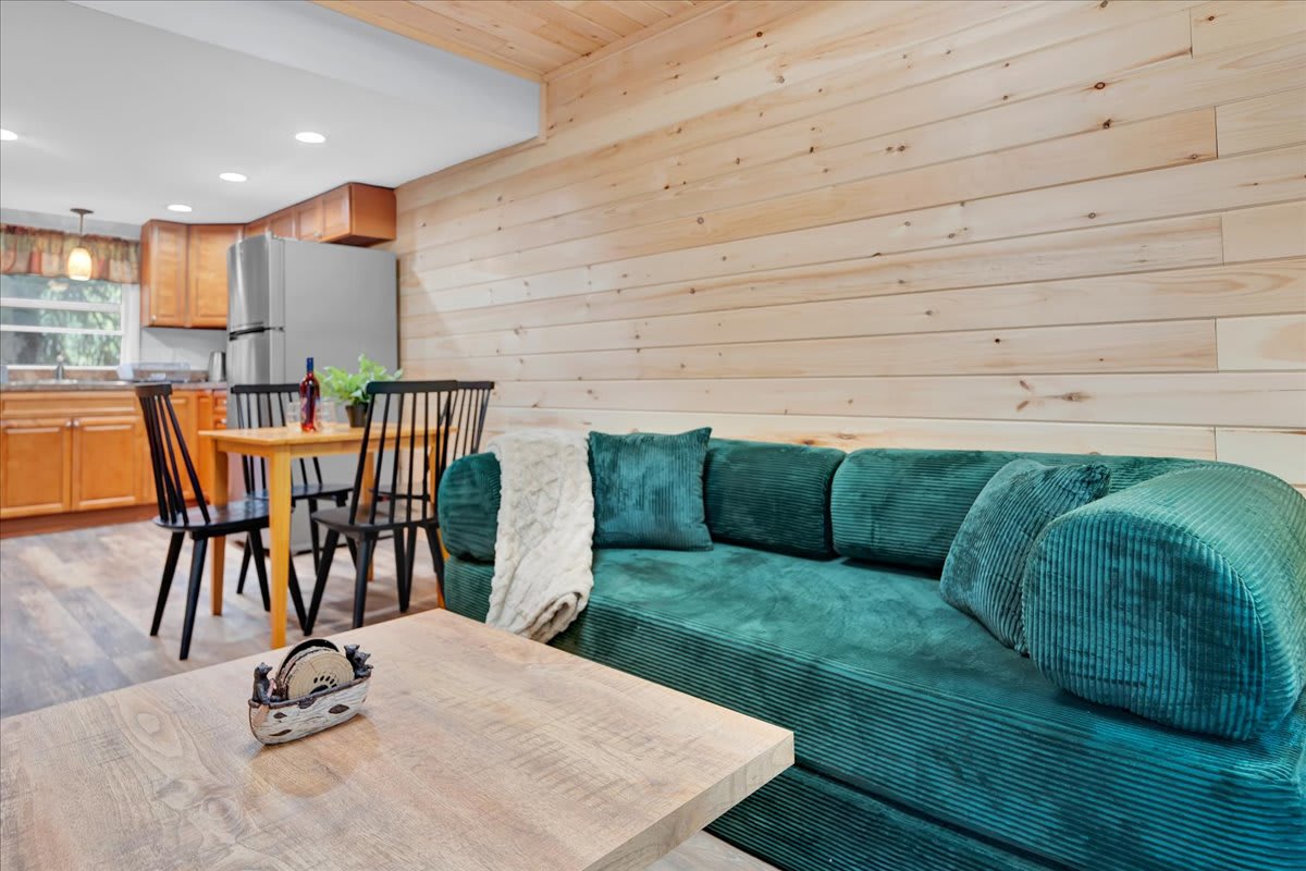 Elements Pocono Cottage | Firepit | Pickleball