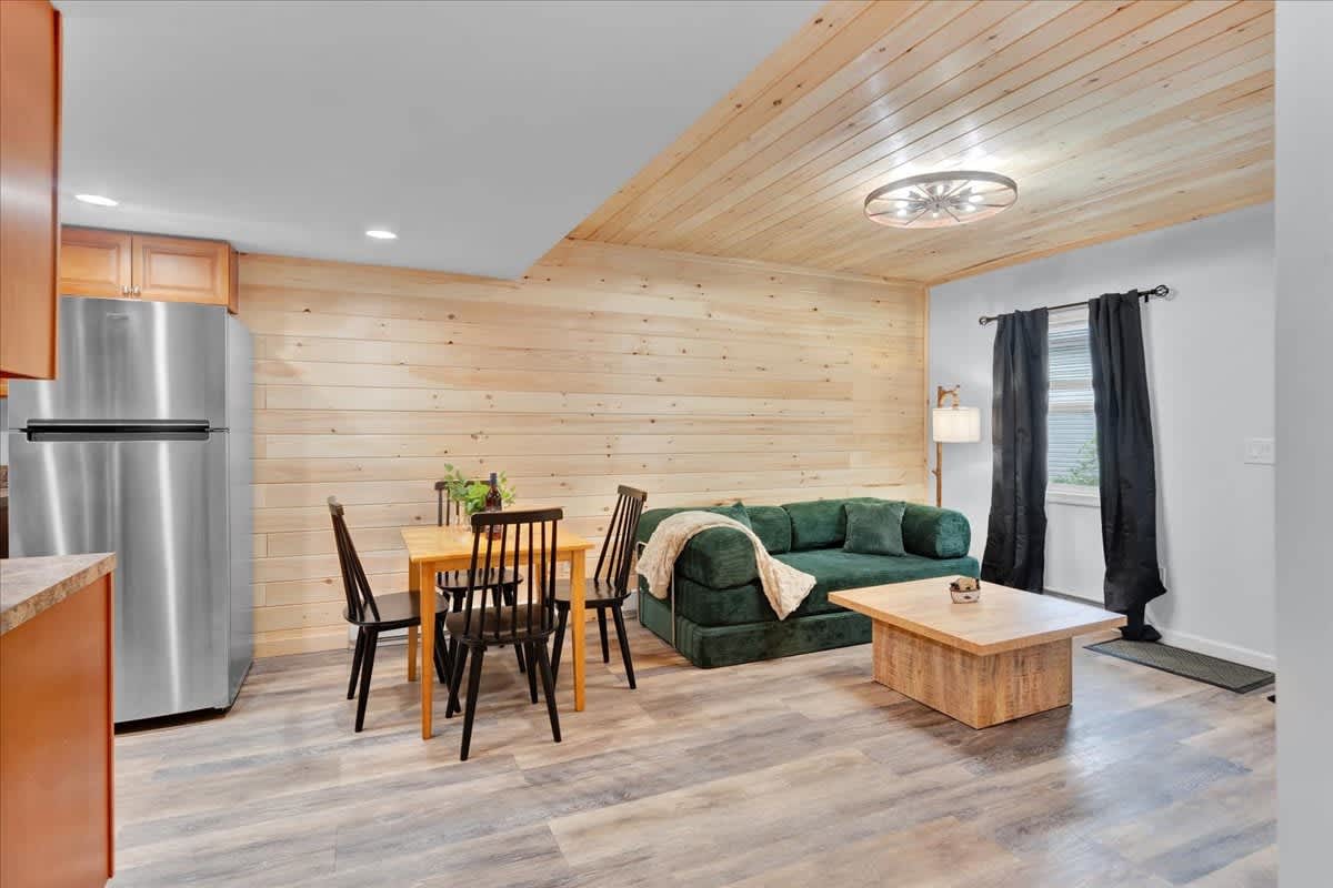 Elements Pocono Cottage | Firepit | Pickleball