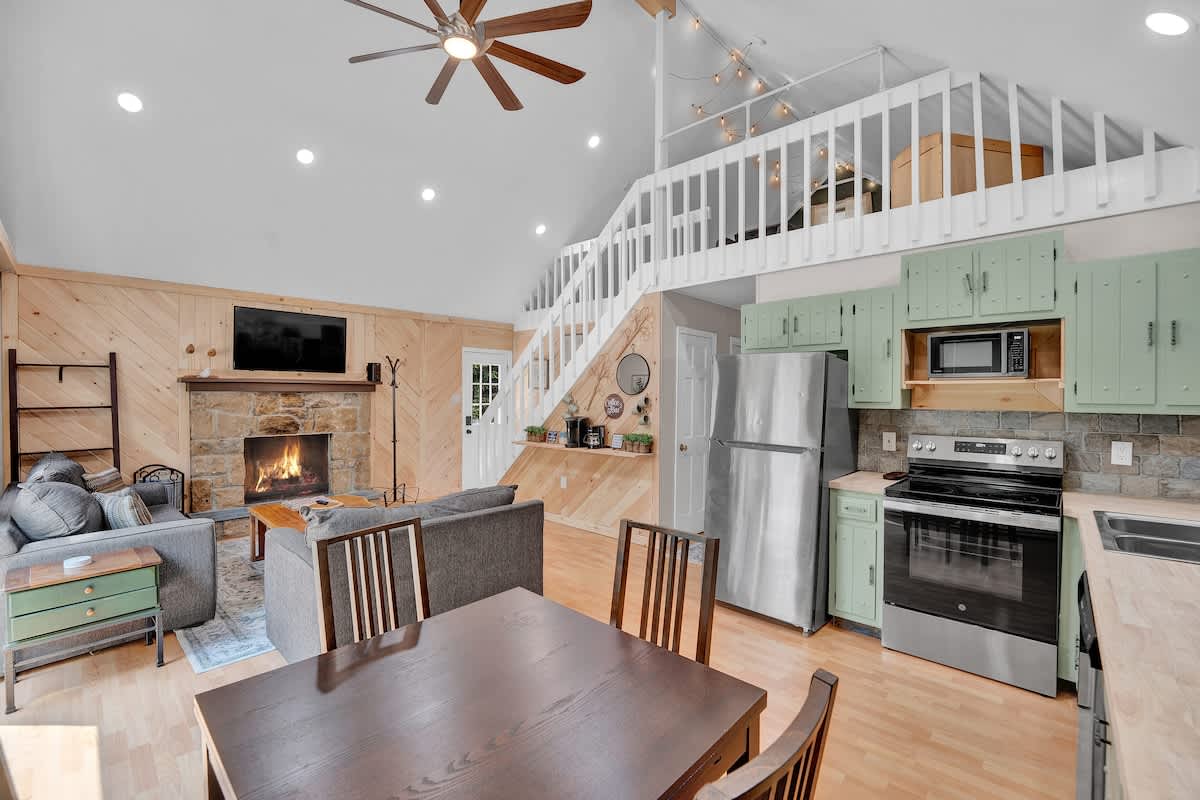 Skye Chalet |  Lake Harmony Gem | HotTub | Firepit