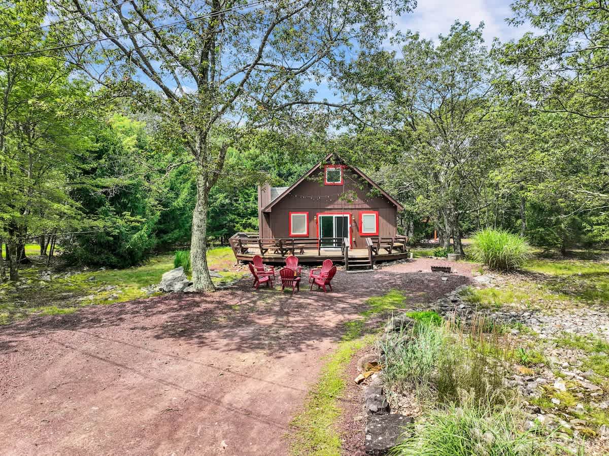 Skye Chalet |  Lake Harmony Gem | HotTub | Firepit