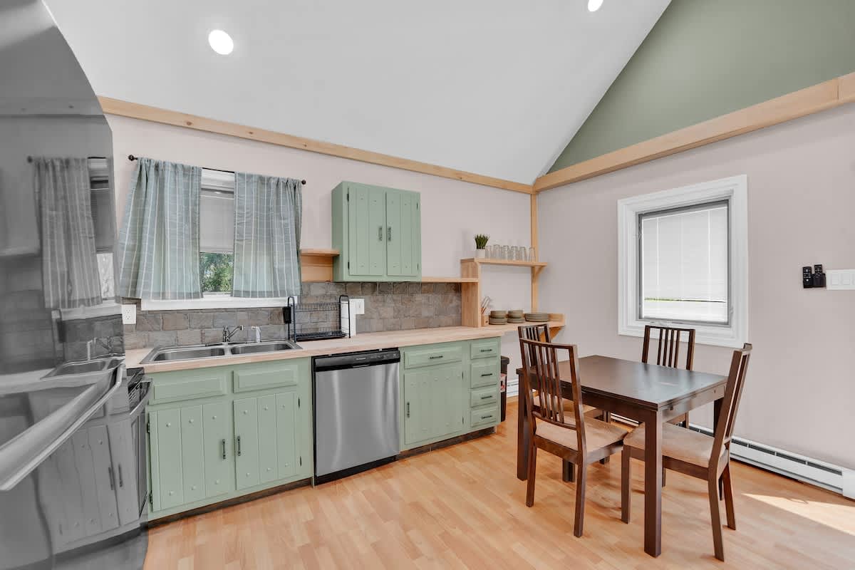 Skye Chalet |  Lake Harmony Gem | HotTub | Firepit