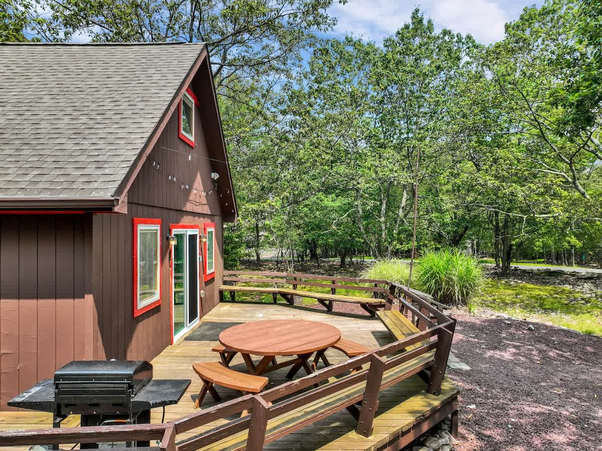 Skye Chalet |  Lake Harmony Gem | HotTub | Firepit
