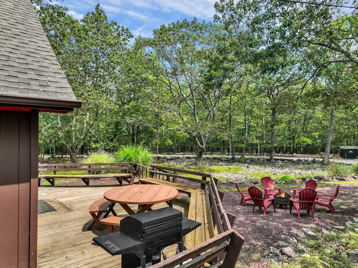Skye Chalet |  Lake Harmony Gem | HotTub | Firepit