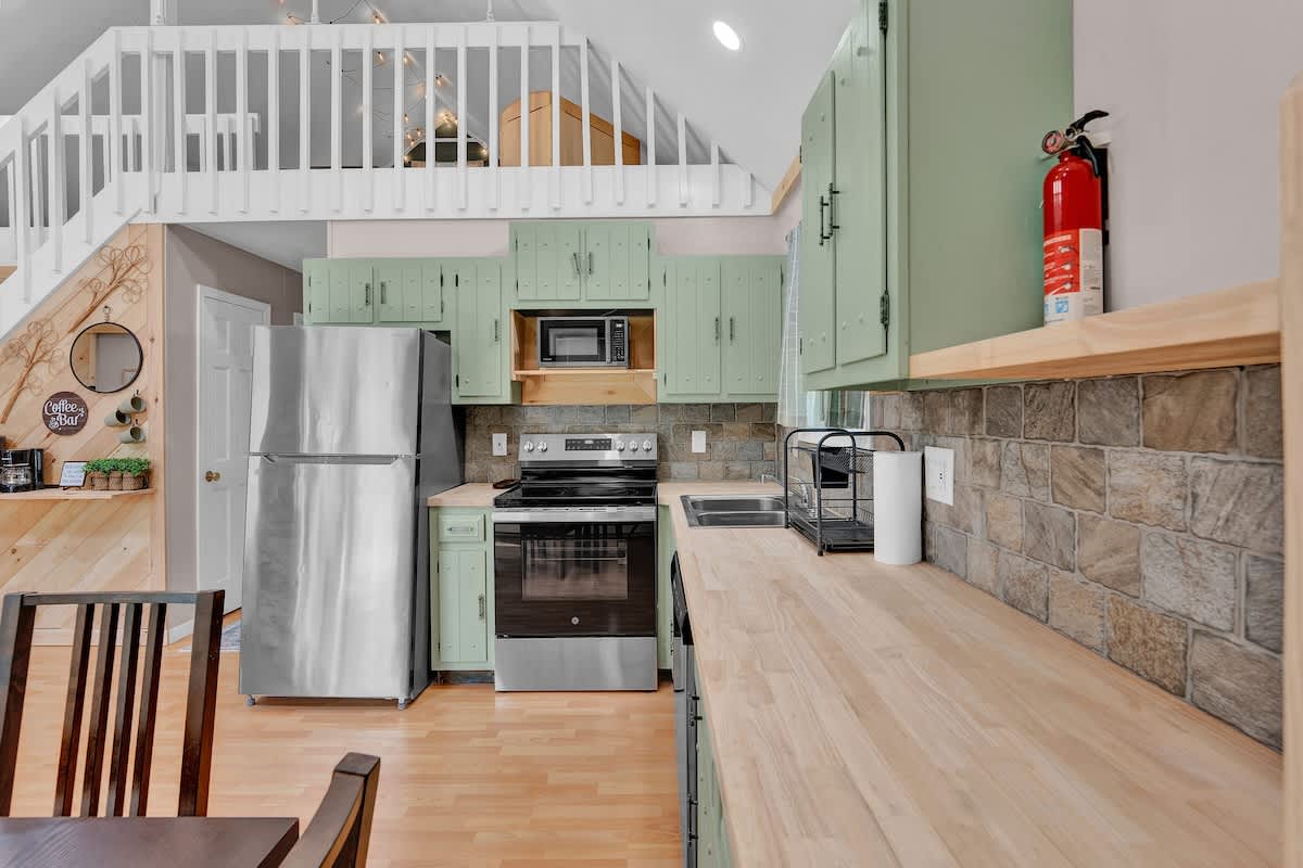 Skye Chalet |  Lake Harmony Gem | HotTub | Firepit