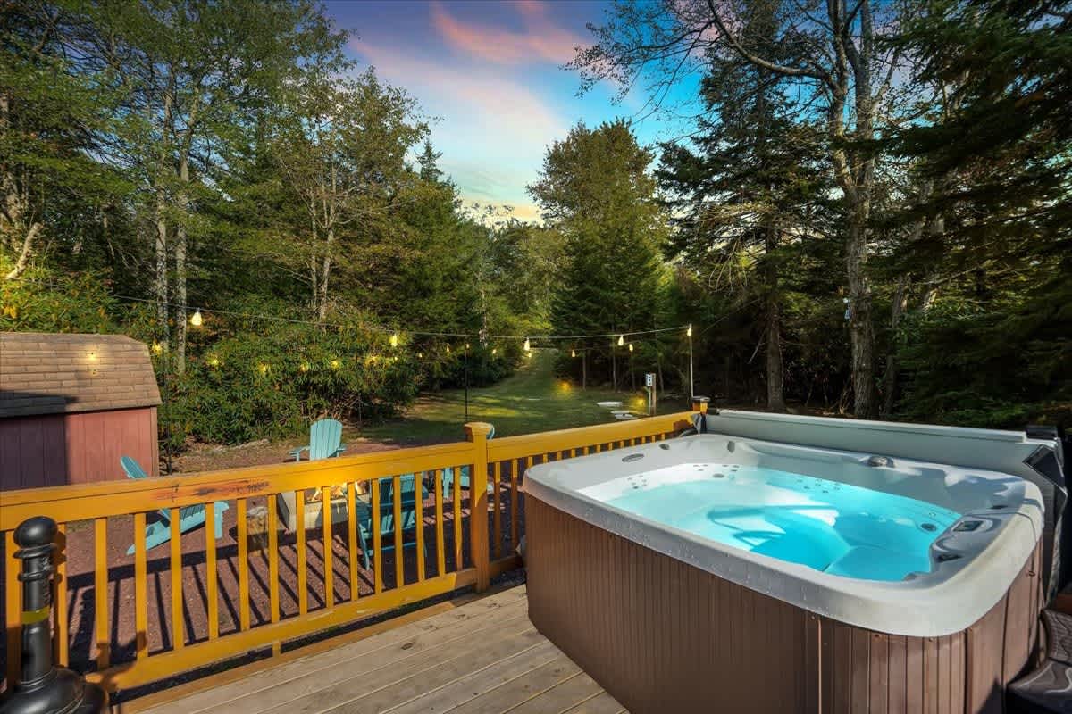 Evergreen Pocono Gem | HotTub | 2 Acres of Privacy — Long Pond, PA — vacation rental