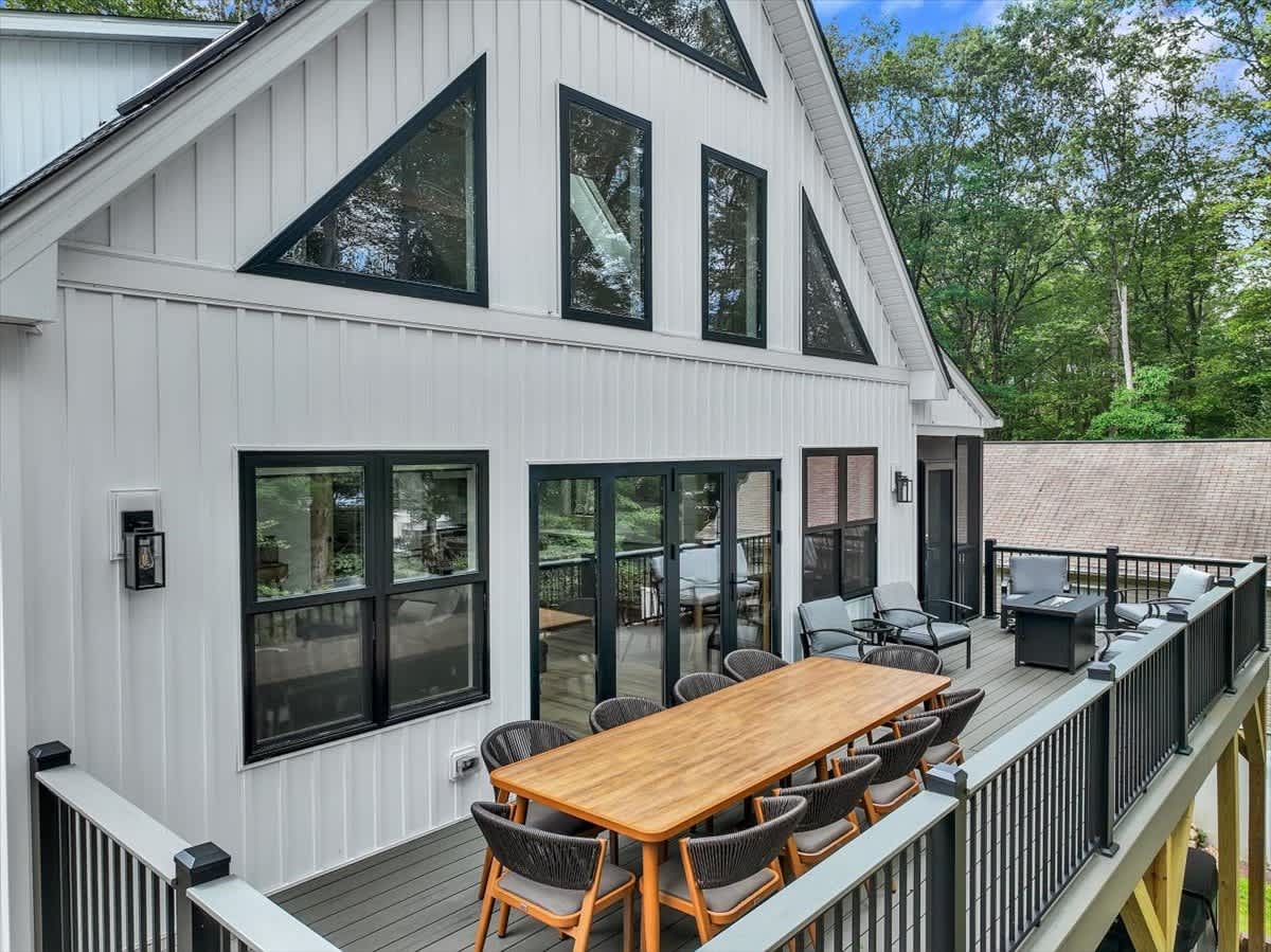 NEW Modern Lake Harmony Chalet | HotTub | Firepit