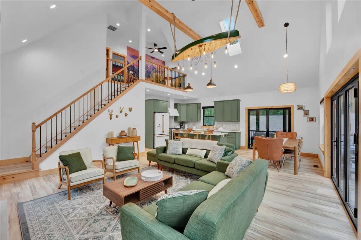 NEW Modern Lake Harmony Chalet | HotTub | Firepit