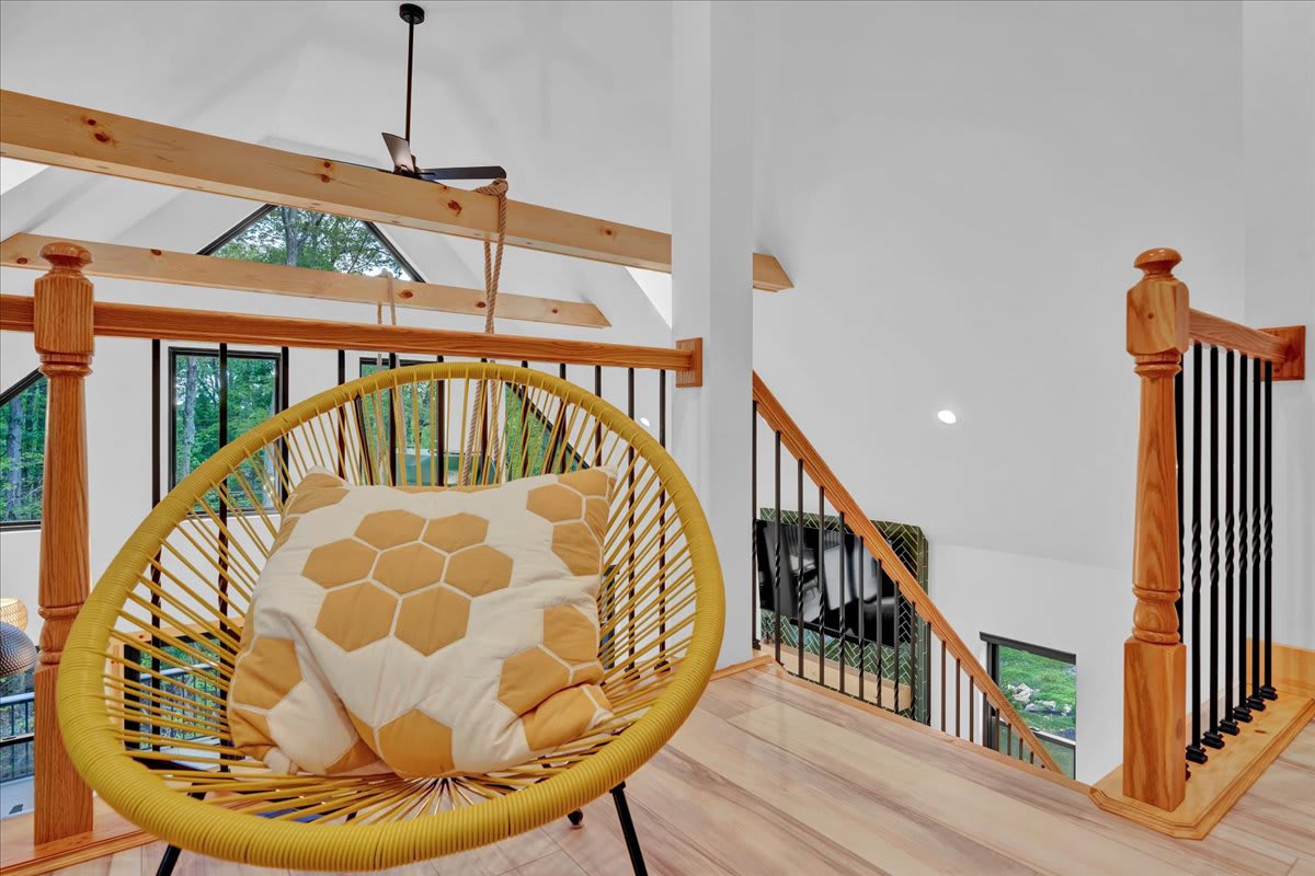 NEW Modern Lake Harmony Chalet | HotTub | Firepit