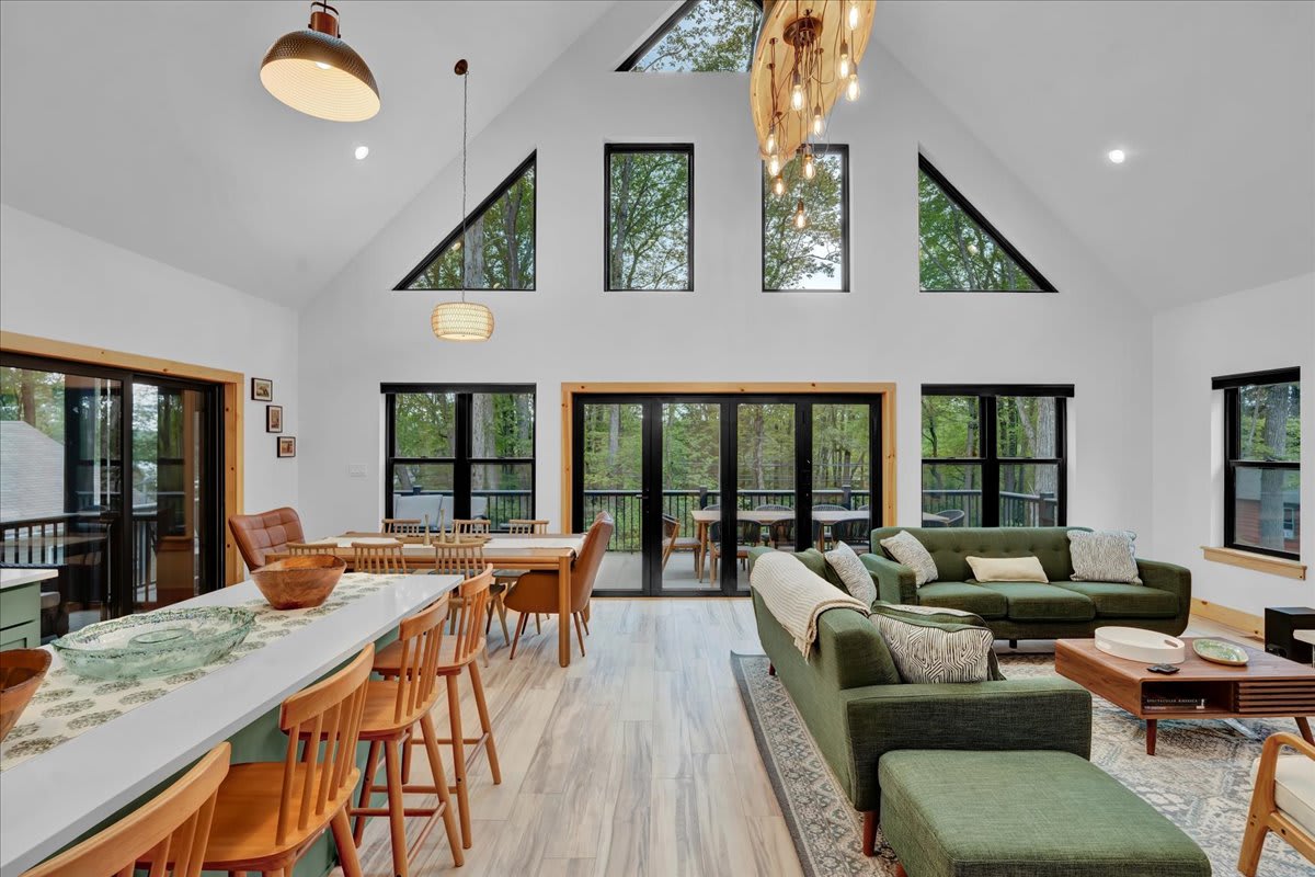 NEW Modern Lake Harmony Chalet | HotTub | Firepit